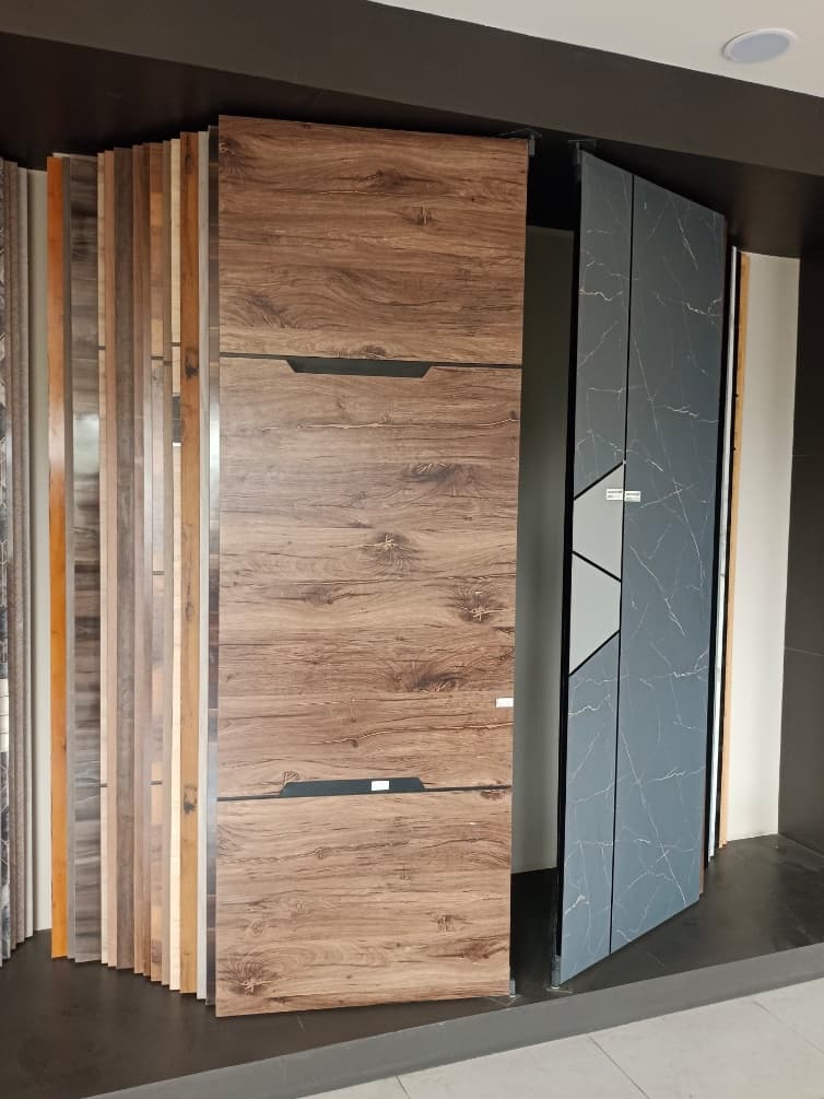 Showroom  - Image 2